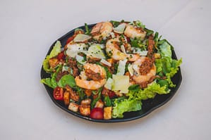Salată Mediteraneană cu creveți