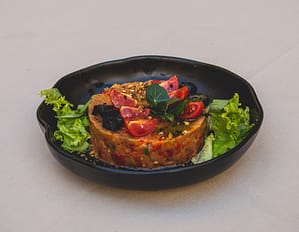 Salată maghrebiană cu vinete și ardei copt